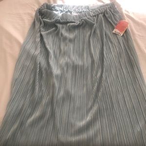 Arula NWT skirt